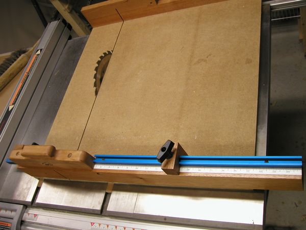 provides a Cross Cut Jig taking a clean cuts. Circular Saw Jig Plans